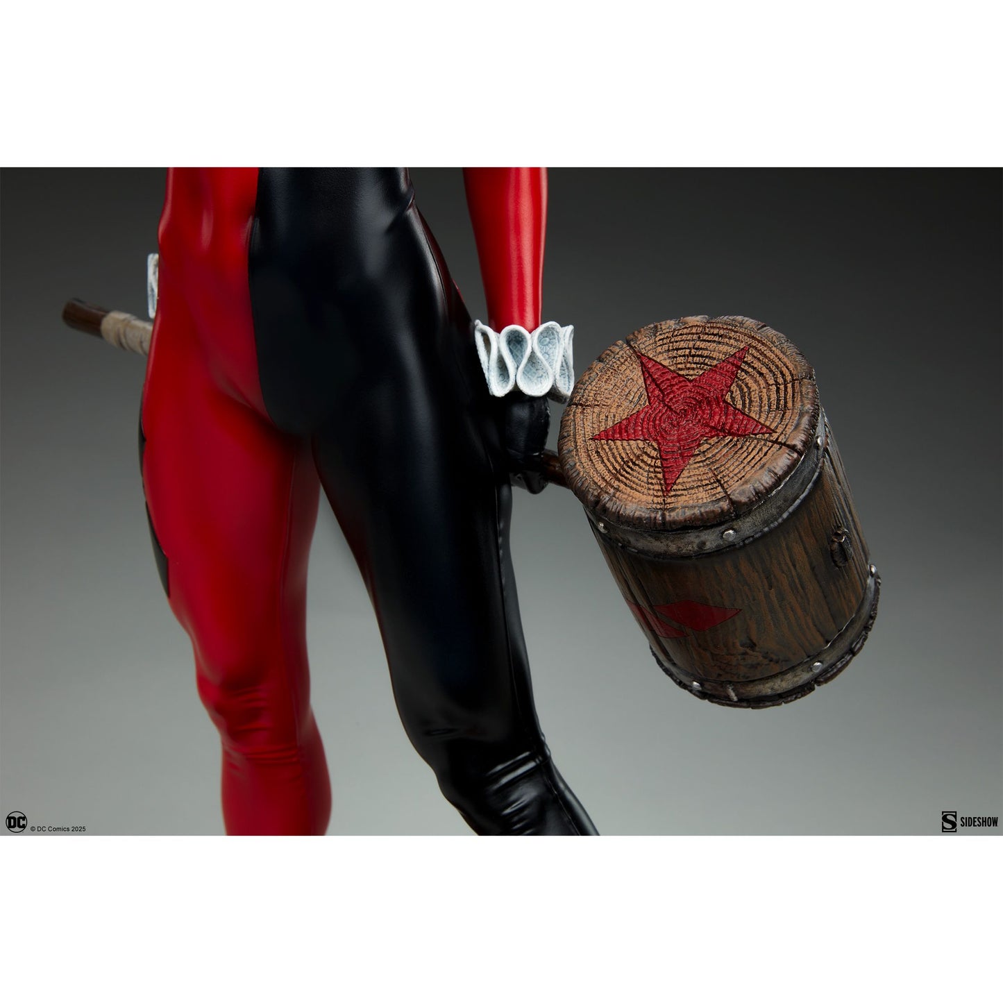 HARLEY QUINN™ Premium Format™ Figure