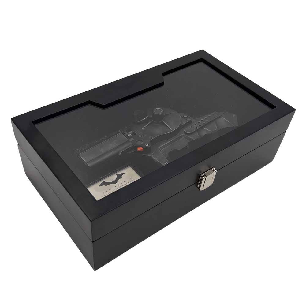 THE BATMAN Grapple Launcher Limited Edition Replica