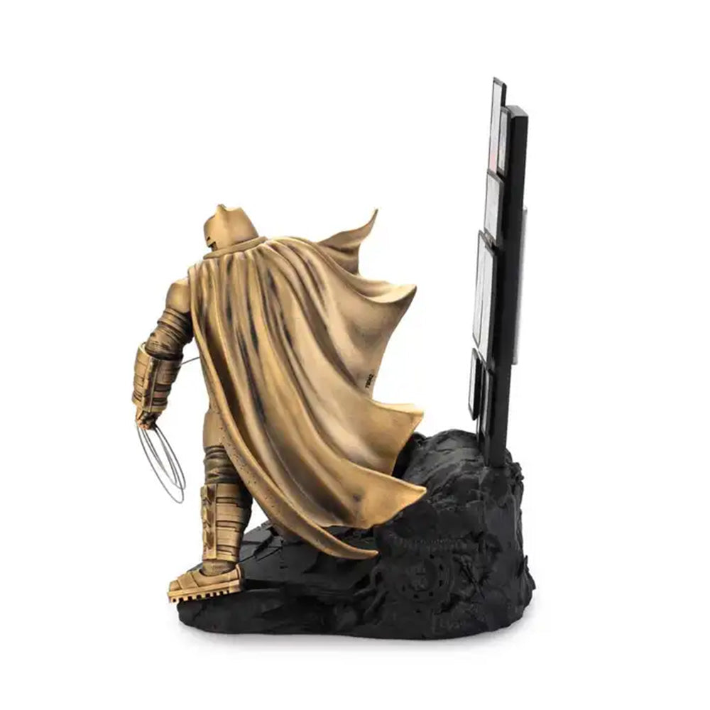 BATMAN The Dark Knight Returns Limited Edition Statue-6