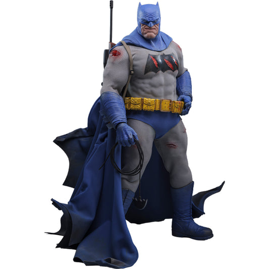 BATMAN: THE DARK KNIGHT RETURNS Batman (Battle Damaged Version) Sixth Scale Figure